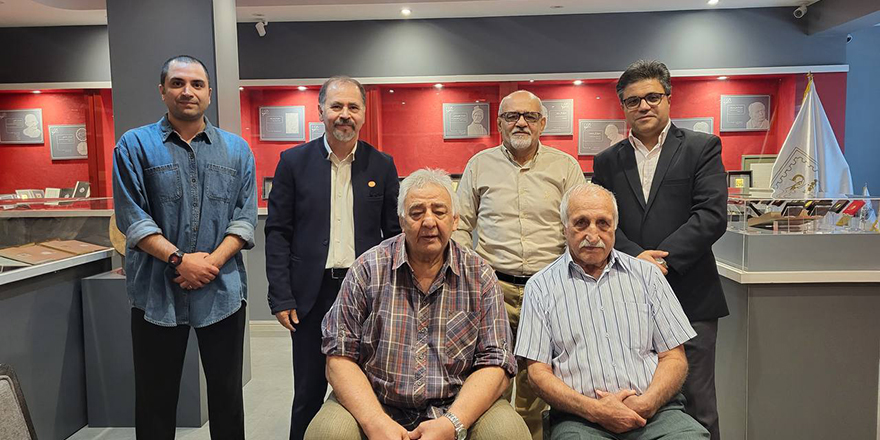 نشست راهبردی در موزه تمبرهای طلا و نقره ایران با محوریت حمایت از پیشکسوتان کشتی کشور